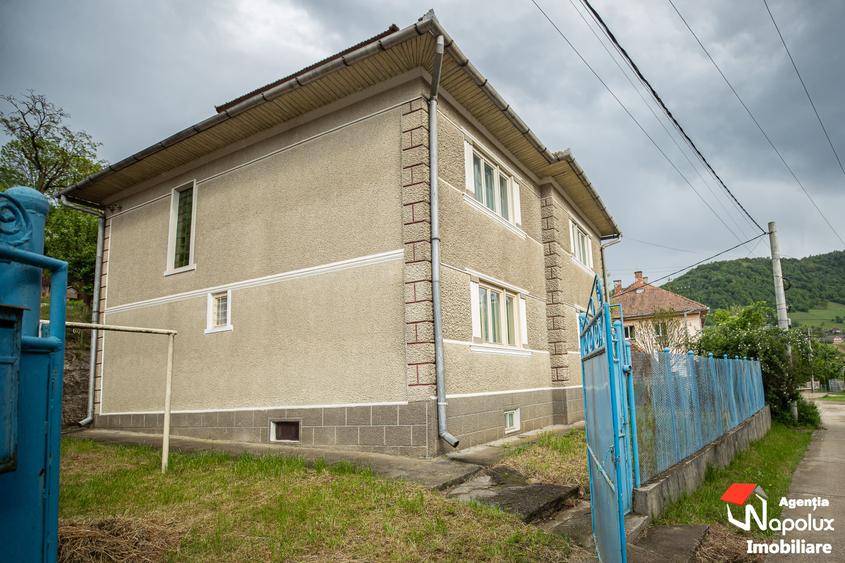 Casă individuală cu 7 camere cu Teren 200 Mp în Baia de Arieș