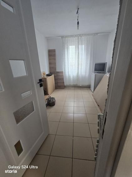 Casă cu 4 camere în Bariera Vâlcii