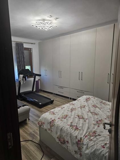 Apartament cu 3 camere decomandat în Berceni