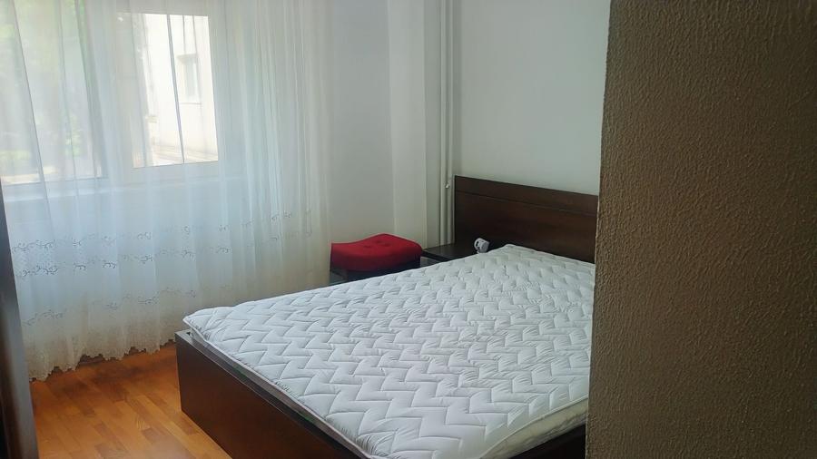 Apartament cu 3 camere decomandat în Exterior Sud