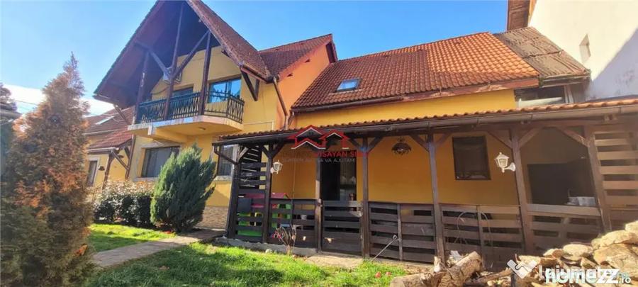 Casă cu 9 camere cu Canalizare în Traian