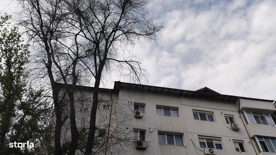Apartament cu 3 camere decomandat în Exterior Vest