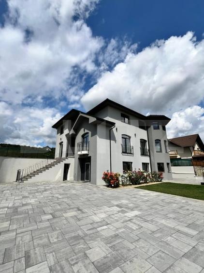 Casă individuală cu 5 camere cu Canalizare în Nord-Vest