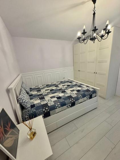 Apartament cu 2 camere decomandat în Peninsula
