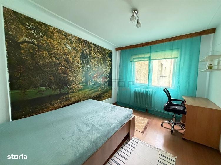 Apartament cu 4 camere decomandat în Central
