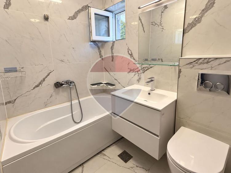 Apartament cu 3 camere semidecomandat, mobilat în Central