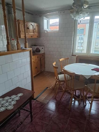 Apartament cu 4 camere decomandat în Sebeș