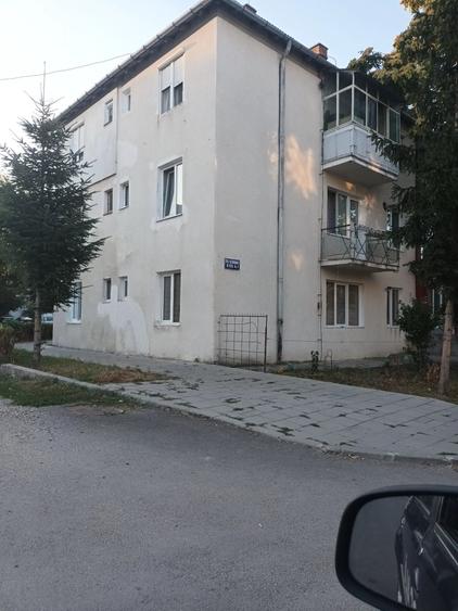 Apartament cu 2 camere decomandat în Chețani