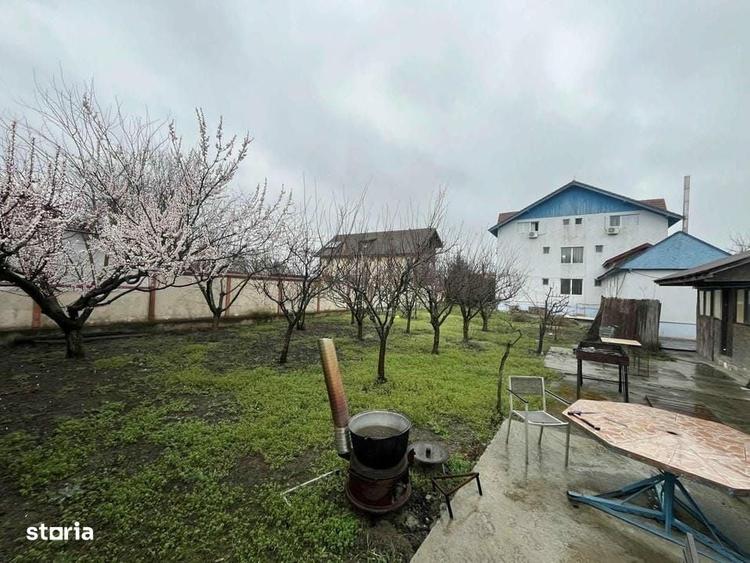 Casă cu 4 camere în Vulturu