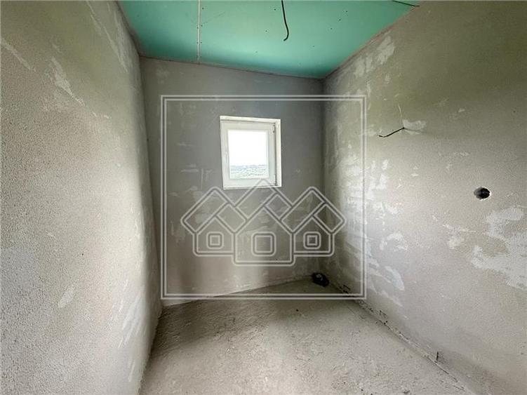 Duplex cu 4 camere cu Teren 250 Mp în Mohu
