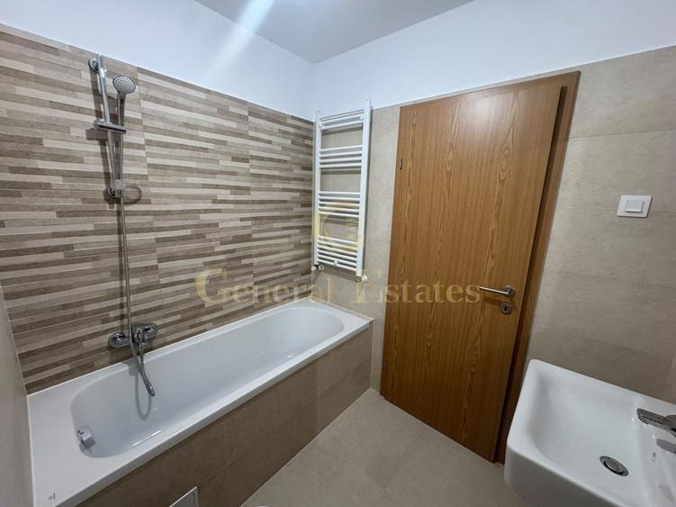 Apartament cu 2 camere decomandat în Tractorul