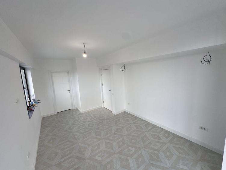 Apartament cu 3 camere semidecomandat în Tomis Plus