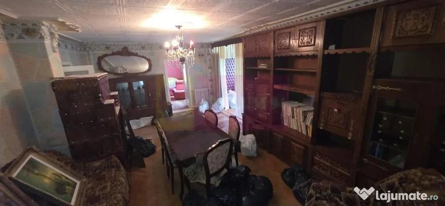 Casă cu 5 camere cu Teren 379 Mp în Central