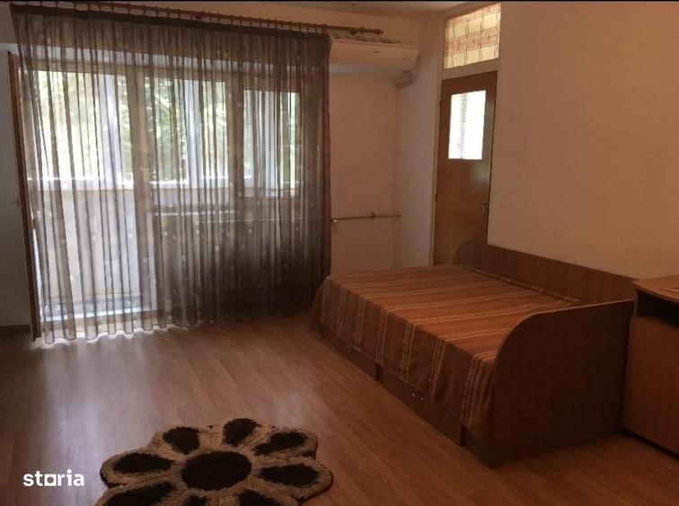 Garsonieră decomandată în Rahova