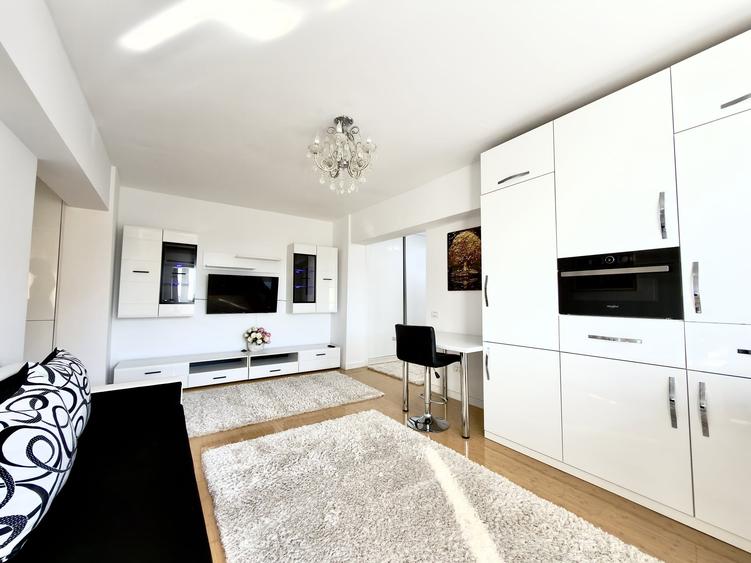 Apartament cu 3 camere semidecomandat, mobilat în Moșilor