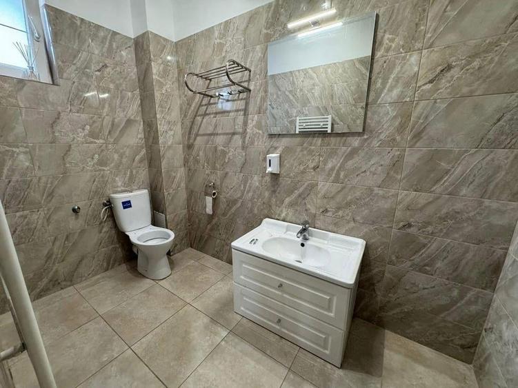 Casă individuală cu 5 camere cu Canalizare în Central