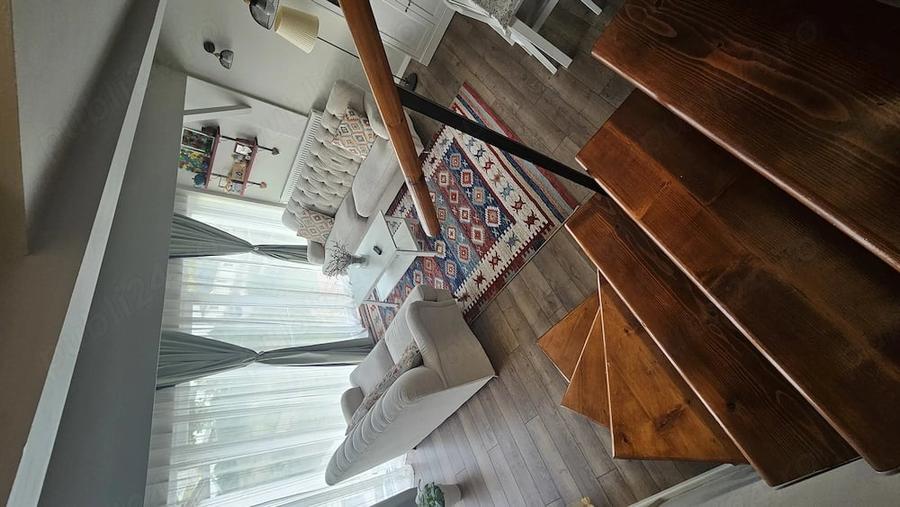 Apartament cu 4 camere decomandat în Central