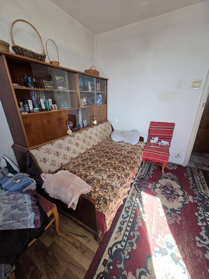 Apartament cu 3 camere semidecomandat în Gorjului