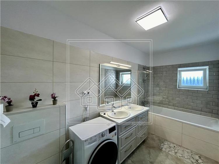 Apartament cu 4 camere nedecomandat în Piața Cluj
