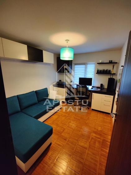 Apartament cu 4 camere decomandat, mobilat în Girocului