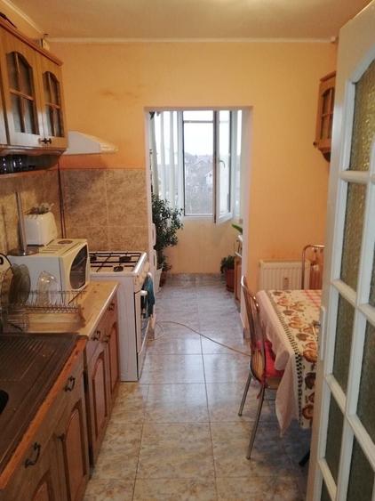 Apartament cu 3 camere decomandat în Lipovei