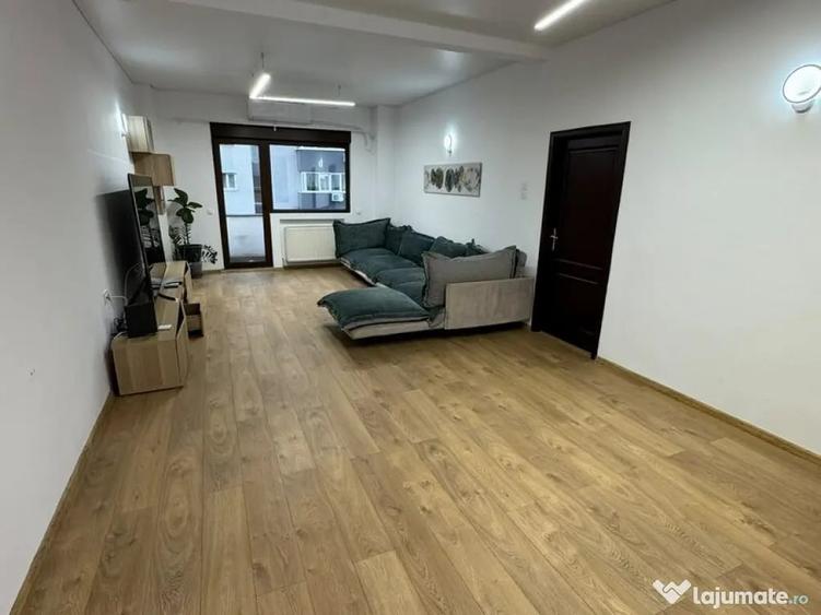 Apartament cu 3 camere decomandat în Calea Victoriei