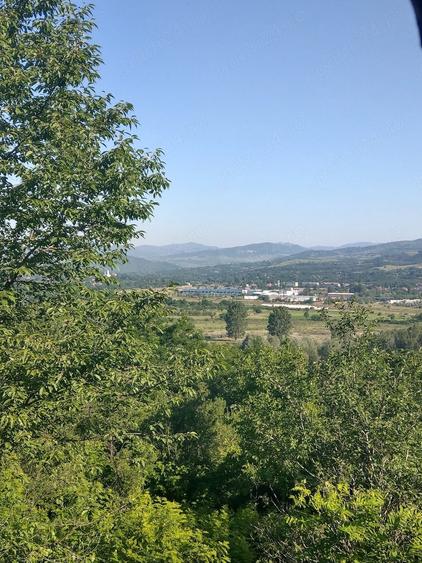 Casă cu 2 camere cu Teren 8421 Mp în Măgura