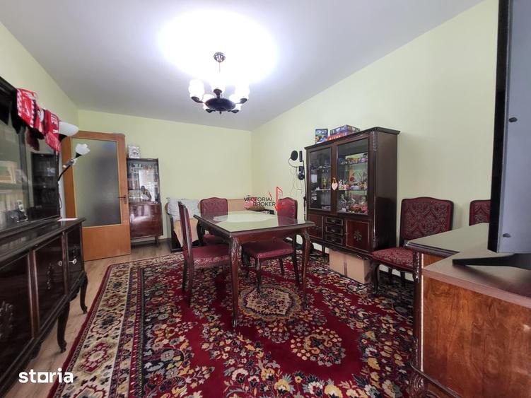 Apartament cu 3 camere decomandat în Titan