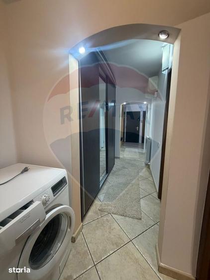Apartament cu 3 camere decomandat, mobilat în Craiovița Nouă