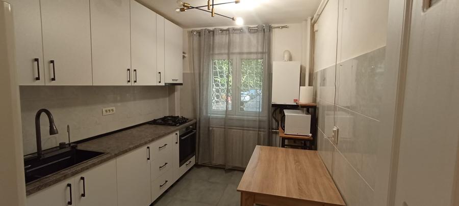Apartament cu 3 camere decomandat în Rahova