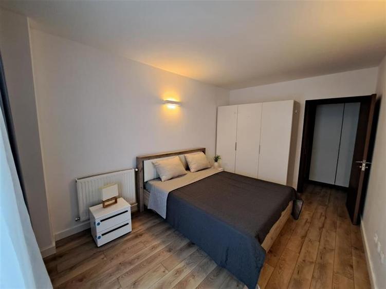 Apartament cu 5 camere decomandat, mobilat în Bună Ziua