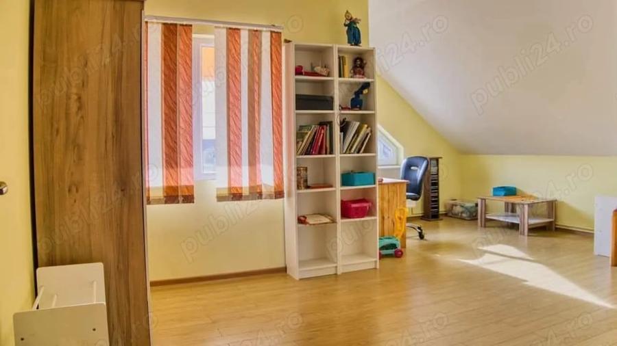 Casă cu 6 camere cu Teren 647 Mp în Central