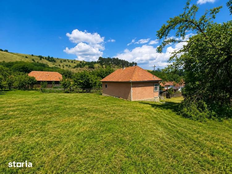 Casă cu 2 camere cu Teren 2110 Mp în Poian