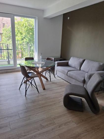 Proprietar vand apartament 3 camere - 4
