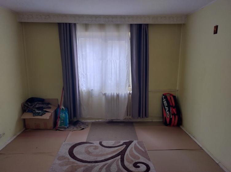 Apartament cu 2 camere semidecomandat în Prelungirea Ferentari