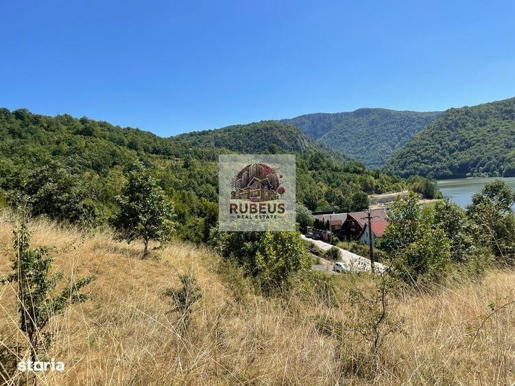 Teren de 2580 mp, în Dubova