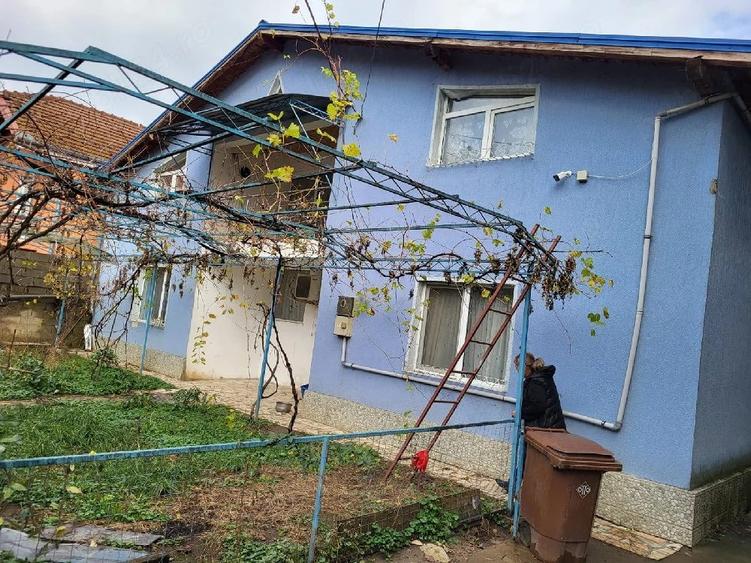 Casă cu 4 camere cu Teren 840 Mp în Central