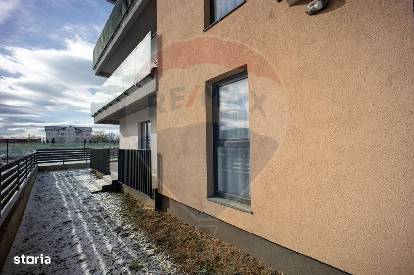 Apartament cu 3 camere decomandat în Cristian