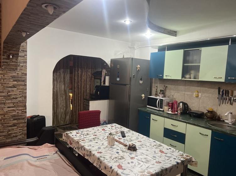 Apartament cu 3 camere decomandat în Găvana