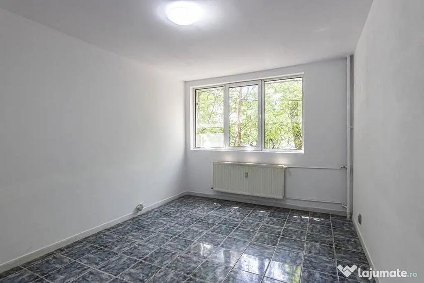 Apartament cu 4 camere semidecomandat în Drumul Taberei
