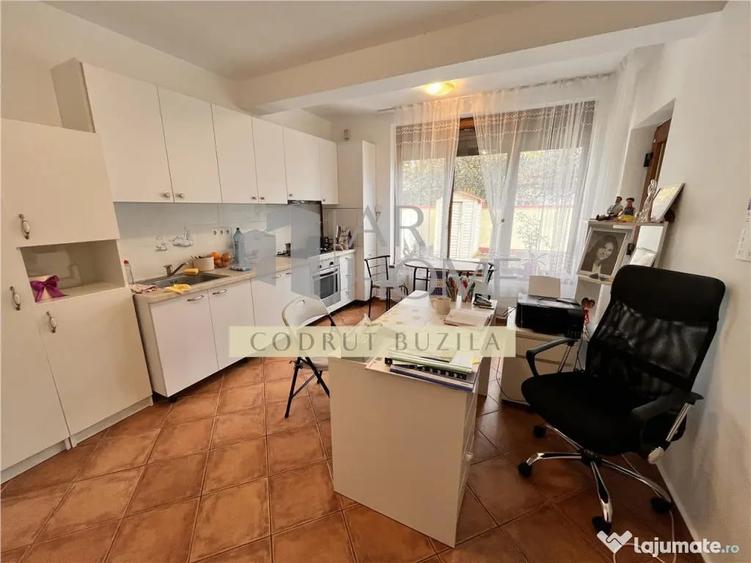Casă cu 5 camere cu Teren 300 Mp în Central