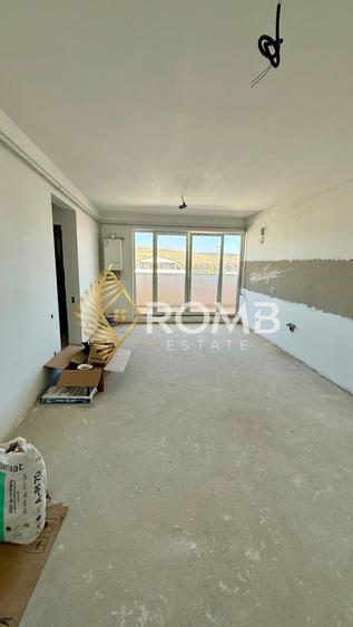 Apartament cu 4 camere semidecomandat în Florești