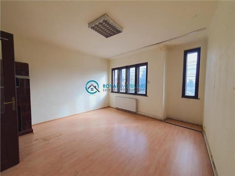 Casă individuală cu 8 camere cu Canalizare în Rudului