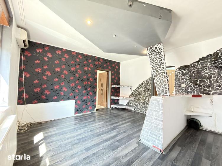 Casă cu 6 camere cu Teren 479 Mp în Crișan