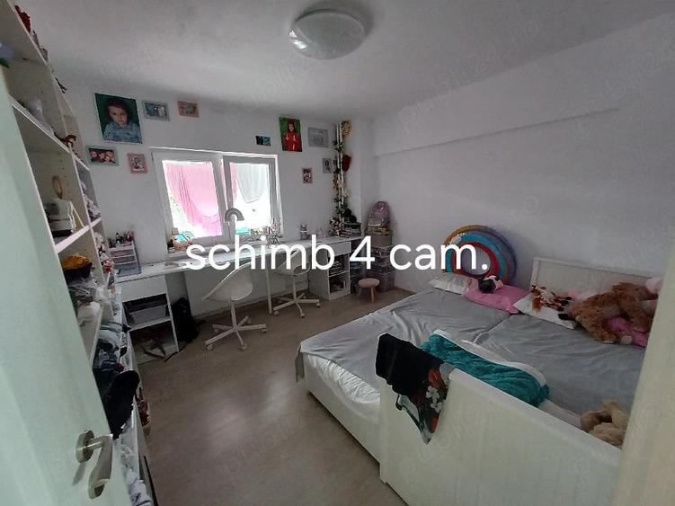 Apartament cu 3 camere semidecomandat în Tei
