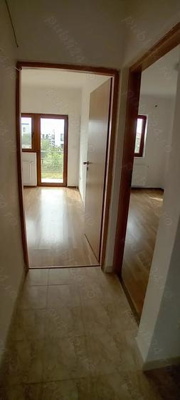 Apartament cu 4 camere decomandat în Girocului