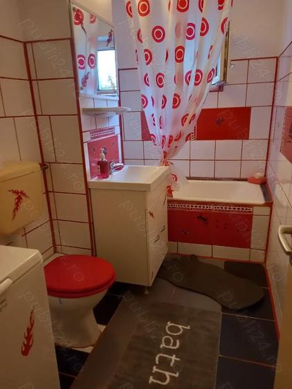 Apartament cu 3 camere semidecomandat în Aradului