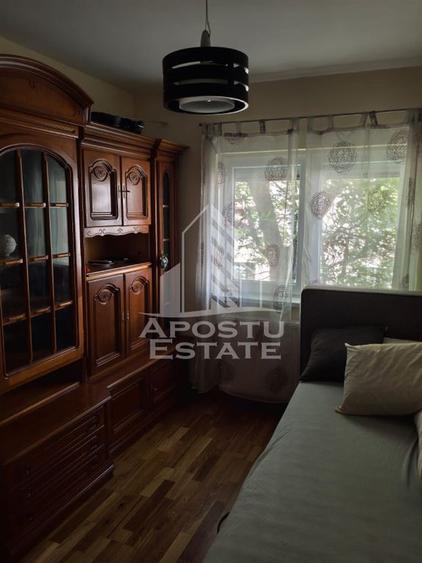 Apartament cu 3 camere decomandat, mobilat în Soarelui