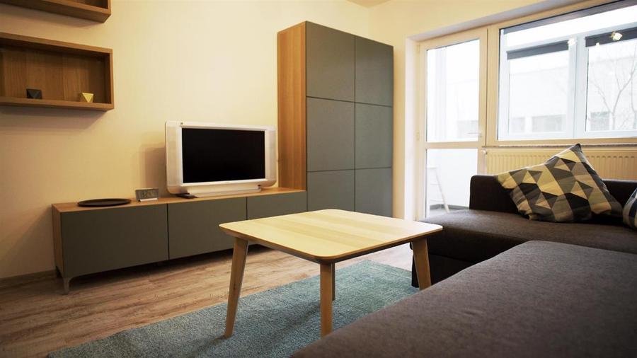 Apartament cu 3 camere decomandat, mobilat în Centru Civic