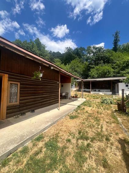 Casă cu 4 camere în Târgu Cărbunești